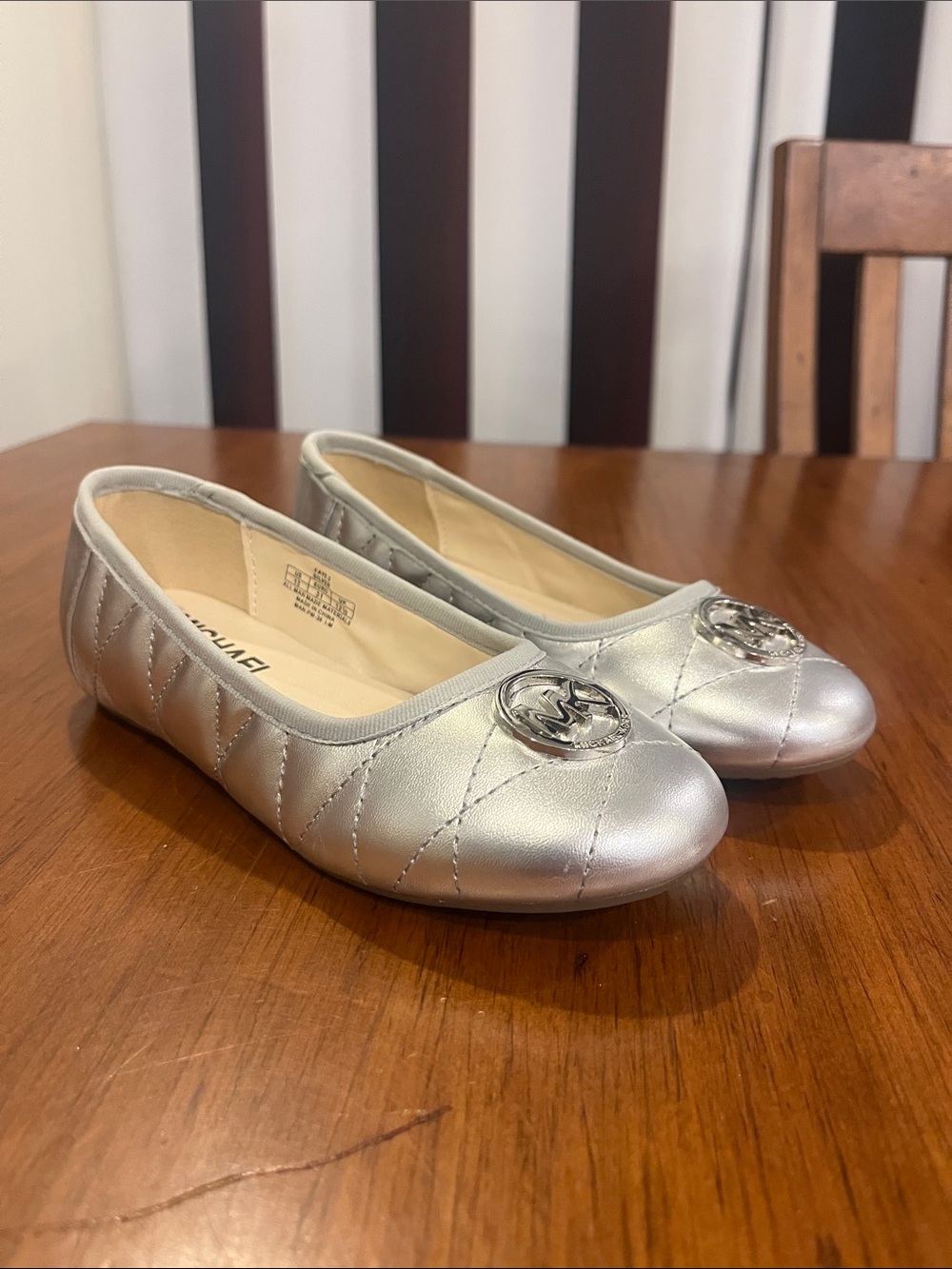 Michael Kors Faye 2 Flats Shoes new Silver Girls Youth Size 13